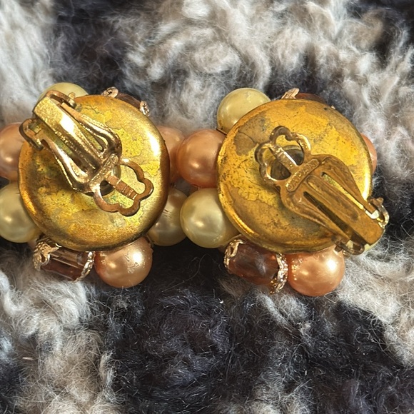 VINTAGE Beaded clip ons - Picture 3 of 4